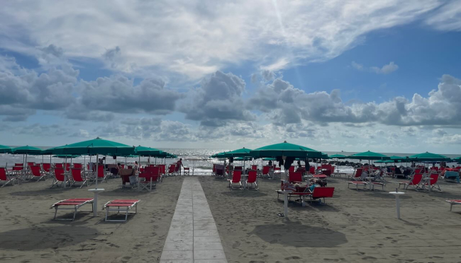 “L’Agorà del Diritto” – una domanda, una risposta: illegittima la richiesta di pagamento per l’accesso al mare attraverso uno stabilimento