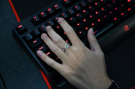 La finestra sul diritto\ Contratti on line: è valida l’approvazione delle clausole vessatorie effettuata con un semplice click?